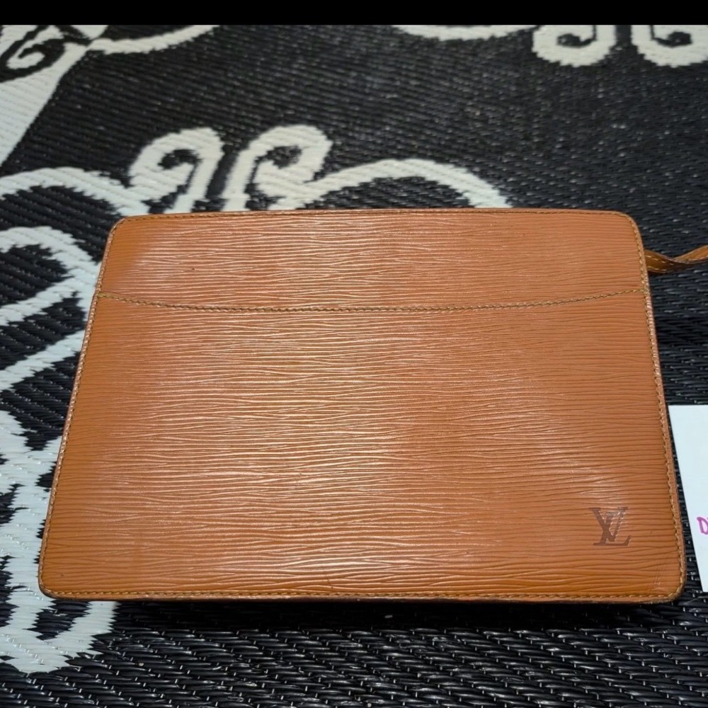 Louis Vuitton Epi Clutch